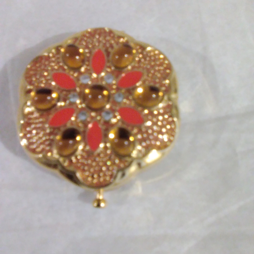 Estee Lauder 2006 Precious Petals collector compact